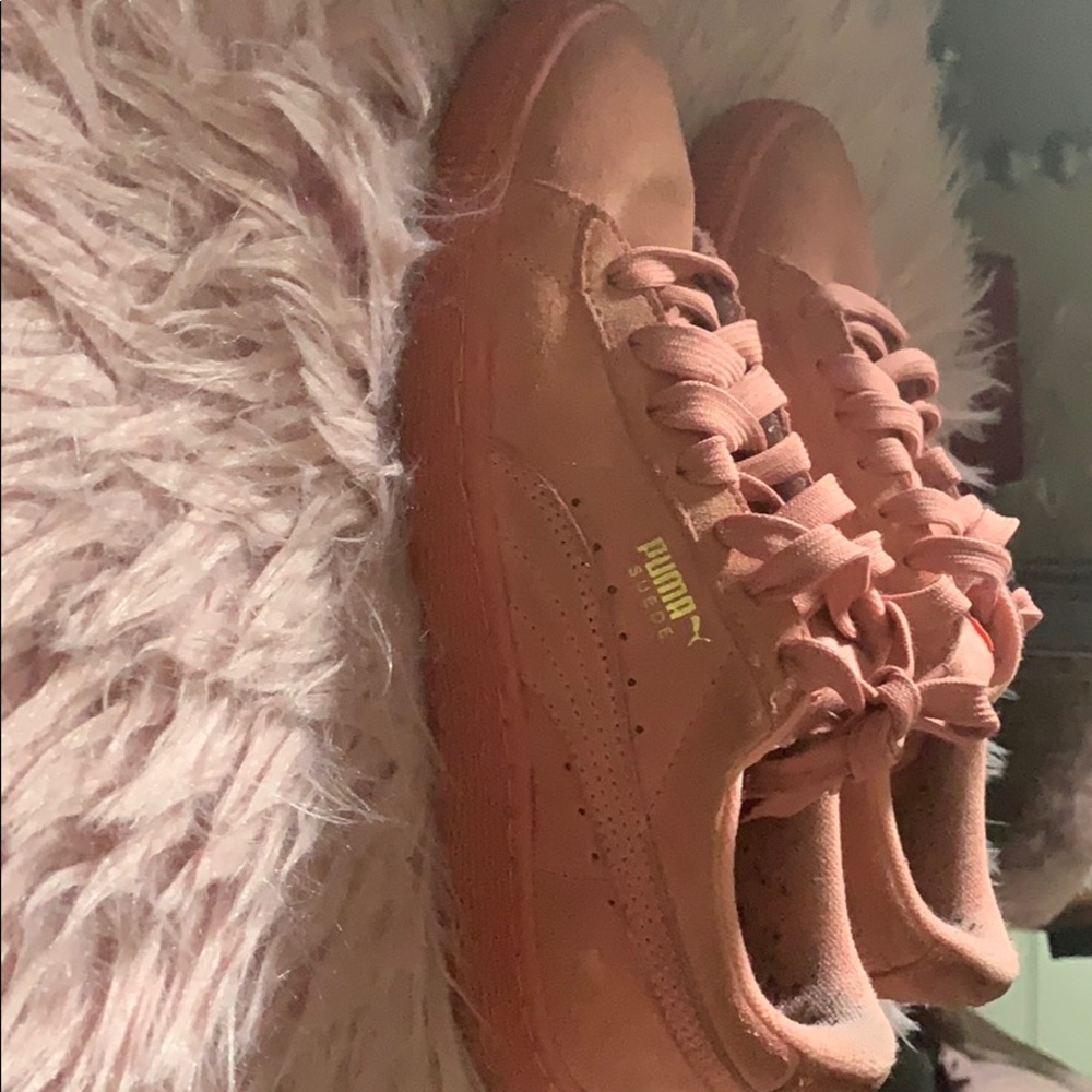 Salmon pink suede puma classics